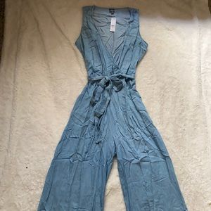 Super cute New York and company jumpsuit